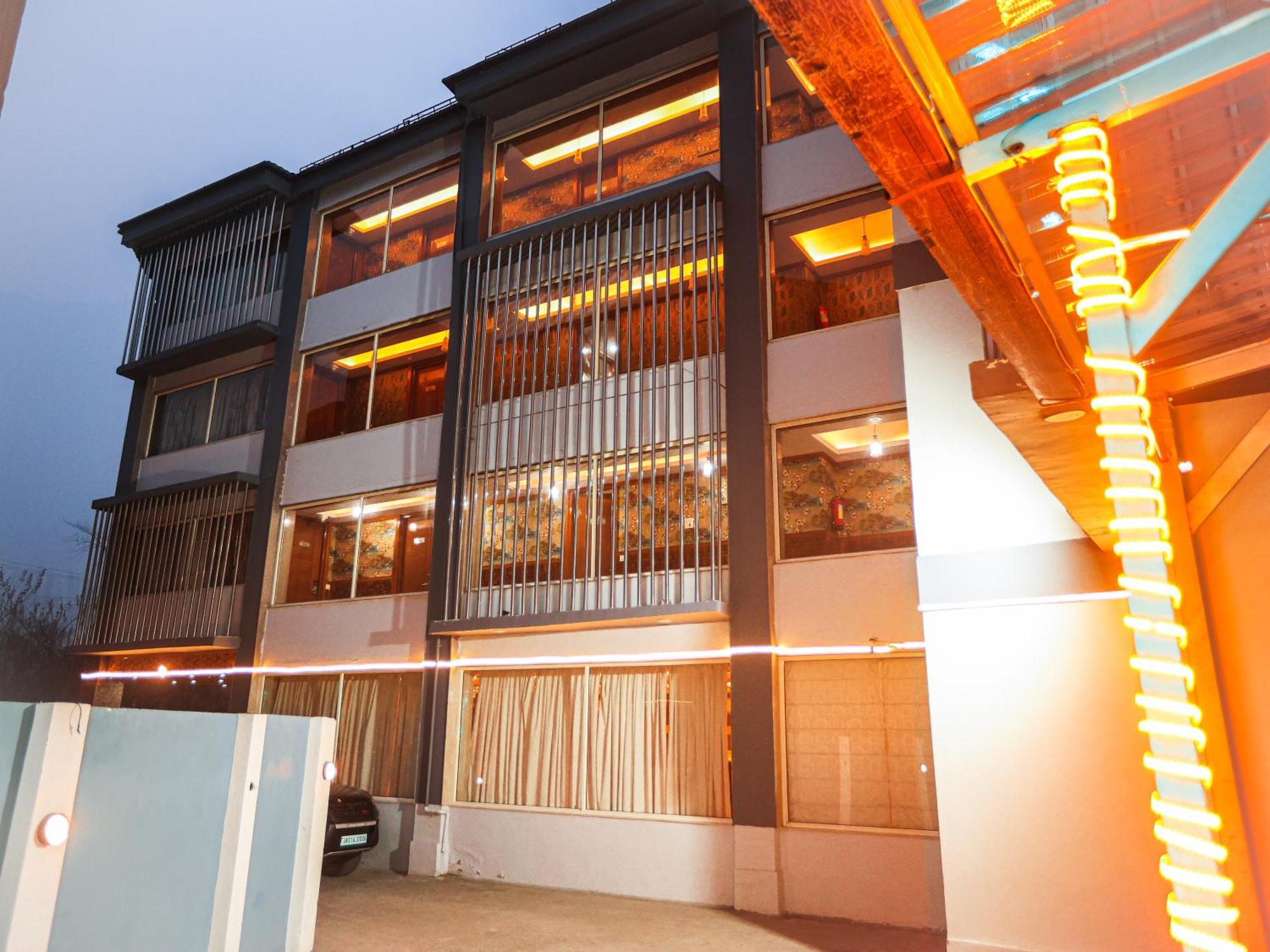 Hotel The Montreal Telbal Exterior photo