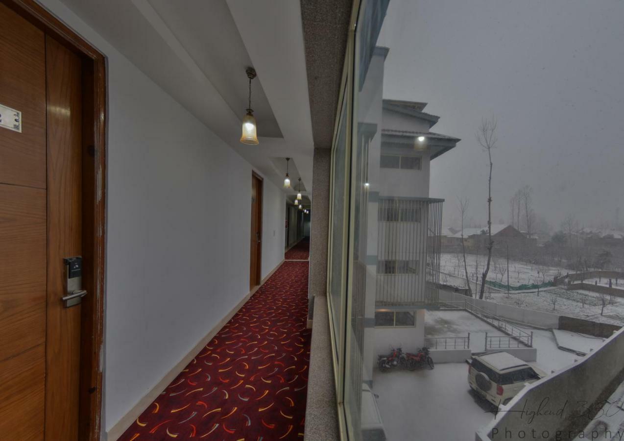 Hotel The Montreal Telbal Exterior photo